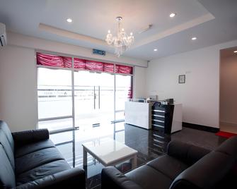 D Nice Hotel - Bayan Lepas - Living room