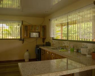 Green House - Katira - Kitchen