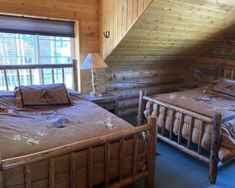 Double D Mountain Escape Family Cabin Close to Yellowstone! - Dubois - Chambre
