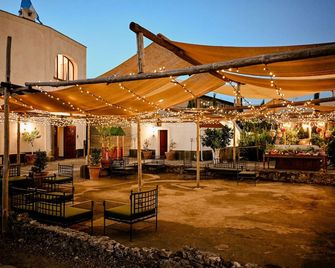 ريزورت آند واينري بوسكو دي ميديتشي - بومباي - شرفة مرصوفة