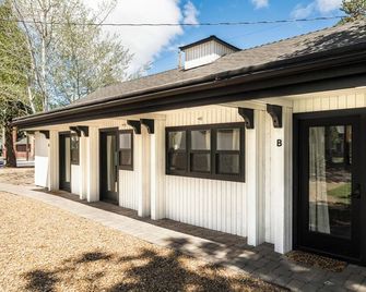 Intimate Sisters Cottage B - Sisters - Budova