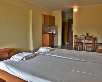 Elpida Hotel - Alikanas - Slaapkamer