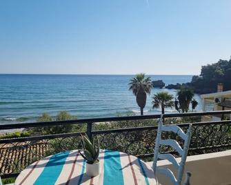 Menigos-Apartment Type AA5 nr25- 2nd Houseline - Glyfada - Balcony