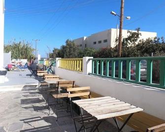 Fira Backpackers Place - Fira