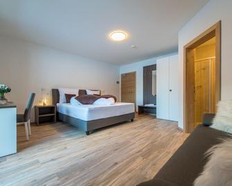 Hotel Bacher - Riva di Tures - Спальня