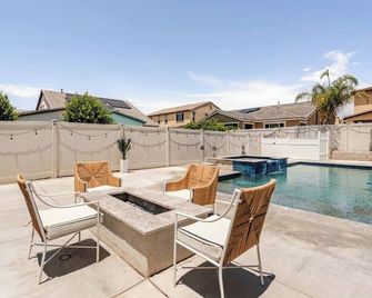 Charming 1-bedroom apart with Sofa Bed in living room in Lake Elsinoire with AC - Lake Elsinore - Pool