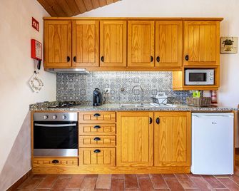 Vacation Home Monte do Tanoeiro - Casa Nova with Wi-Fi & Garden - Rogil - Cocina