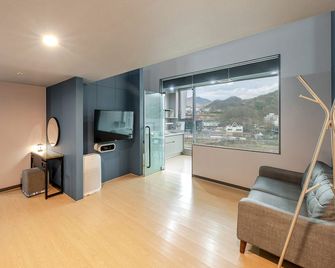 Namyangju Aintio Pension - Namyangju - Living room