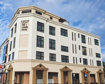 The Corner House Hotel - Kuala Belait - Building