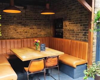 OYO The Kilburn Arms - London - Restaurant