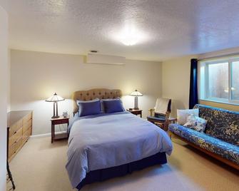 Bright, clean basement - Close to skiing - Green and healthy - Midvale - Bedroom