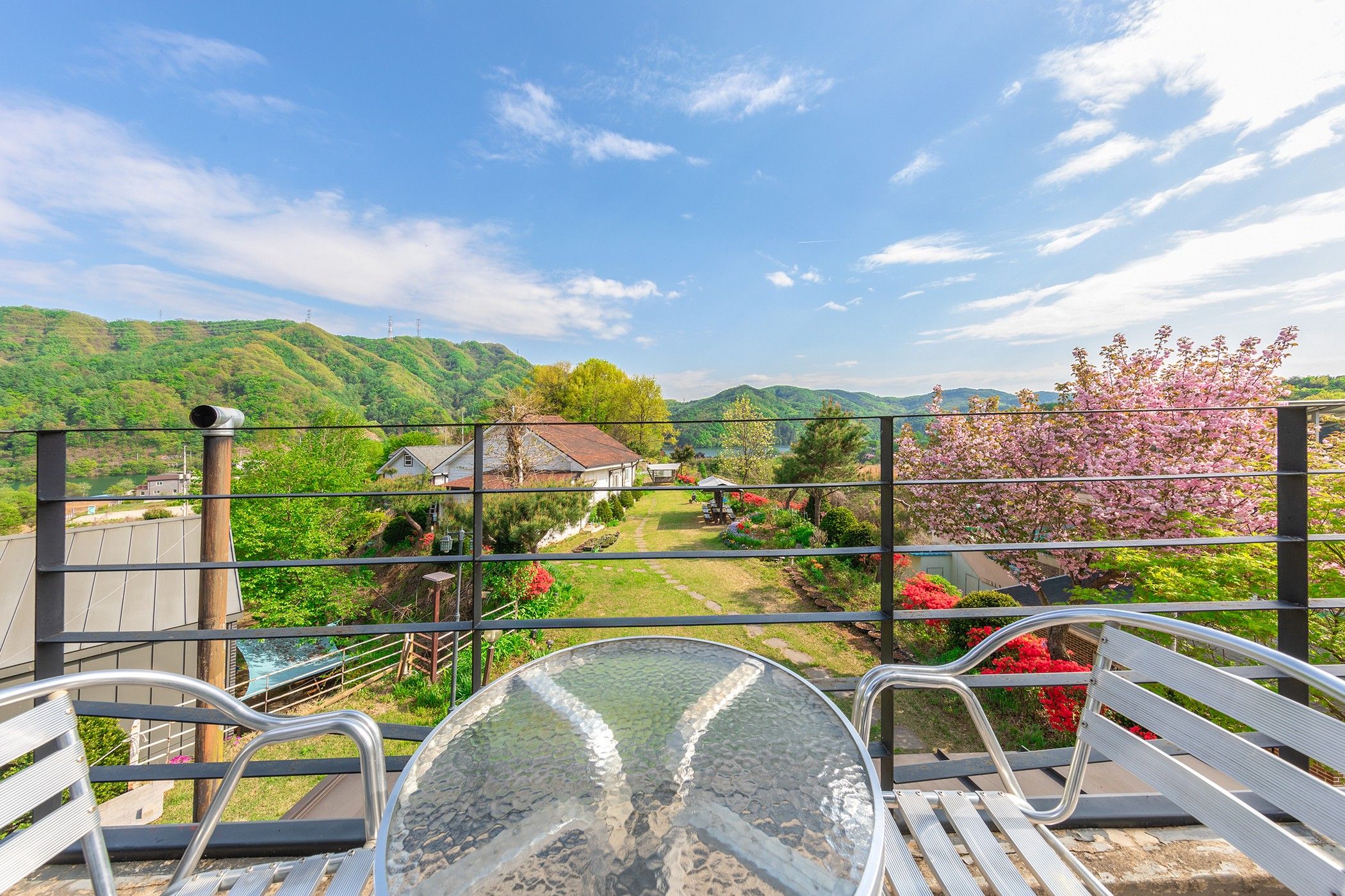 وولكينغ سكاي بنسيون