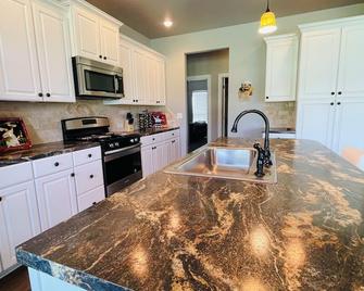 Charming 3-bedroom country oasis on 3 acres! - Claremore