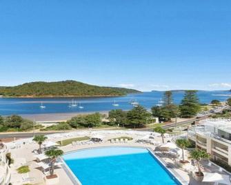 Ocean Panorama - 1 Bedroom Oceanview Apt - Ettalong beach - Басейн