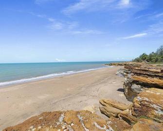 'Tres Botanica' Nightcliff Escape for Groups, Three Adjacent Apartments - Rapid Creek - Beach