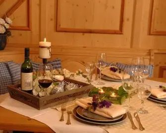 Landhotel Gutshof Camping Badhütten - Tettnang - Їдальня