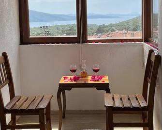 Koparan Apart Otel - Akyaka - Wohnzimmer