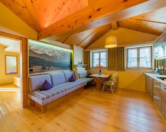 Ferienwohnung Ferienglück - Krün - Wohnzimmer