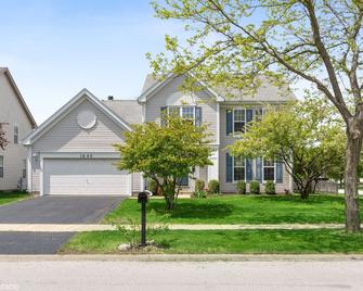 Newly Updated - Close to Everything - Naperville! - Naperville - Building