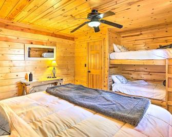 Southern Hills Cabin Near Beavers Bend State Park! - Broken Bow - Bedroom