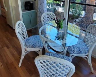 Newly updated in family/pet friendly resort with all the amenities - near beach! - Nokomis - Dining room