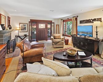 Grand Treetop Suite at Resort-like Estate- just steps from Balboa Park - San Diego - Wohnzimmer