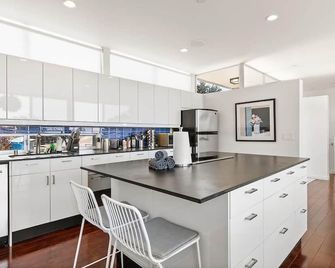 Marbella Lane - Cozy and Eccentric Design Home - Pacifica - Küche