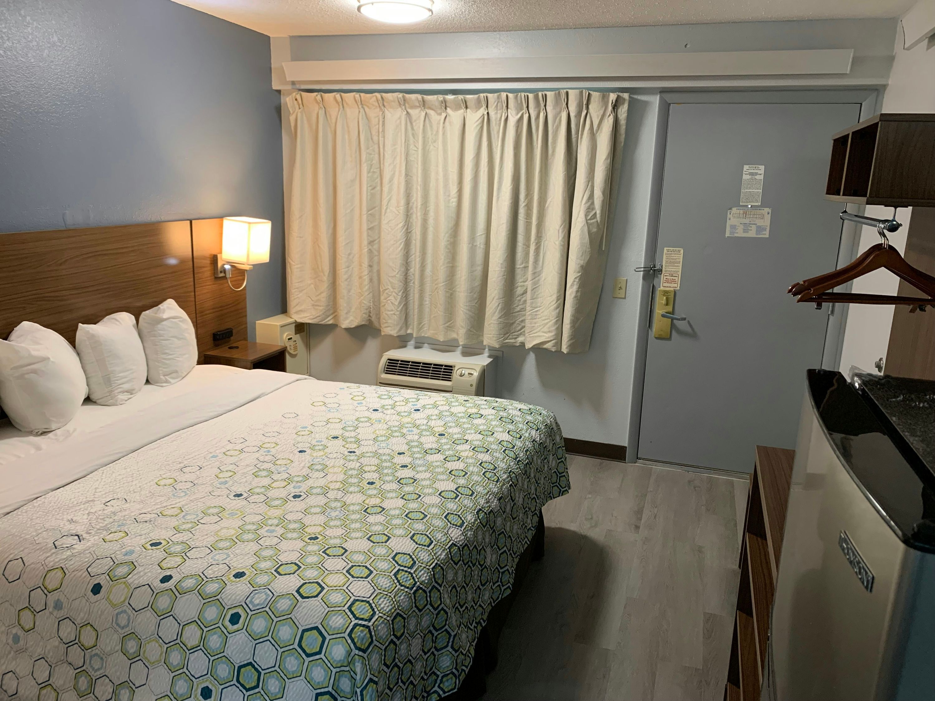 HomeTowne Studios by Red Roof Mystic - New London - New London - Habitación