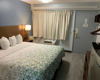 HomeTowne Studios by Red Roof Mystic - New London - New London - Habitación