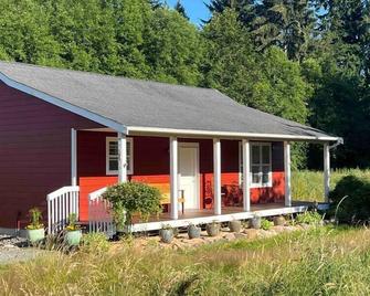 Charming and Cozy Little Farmhouse - Buckley - Edificio