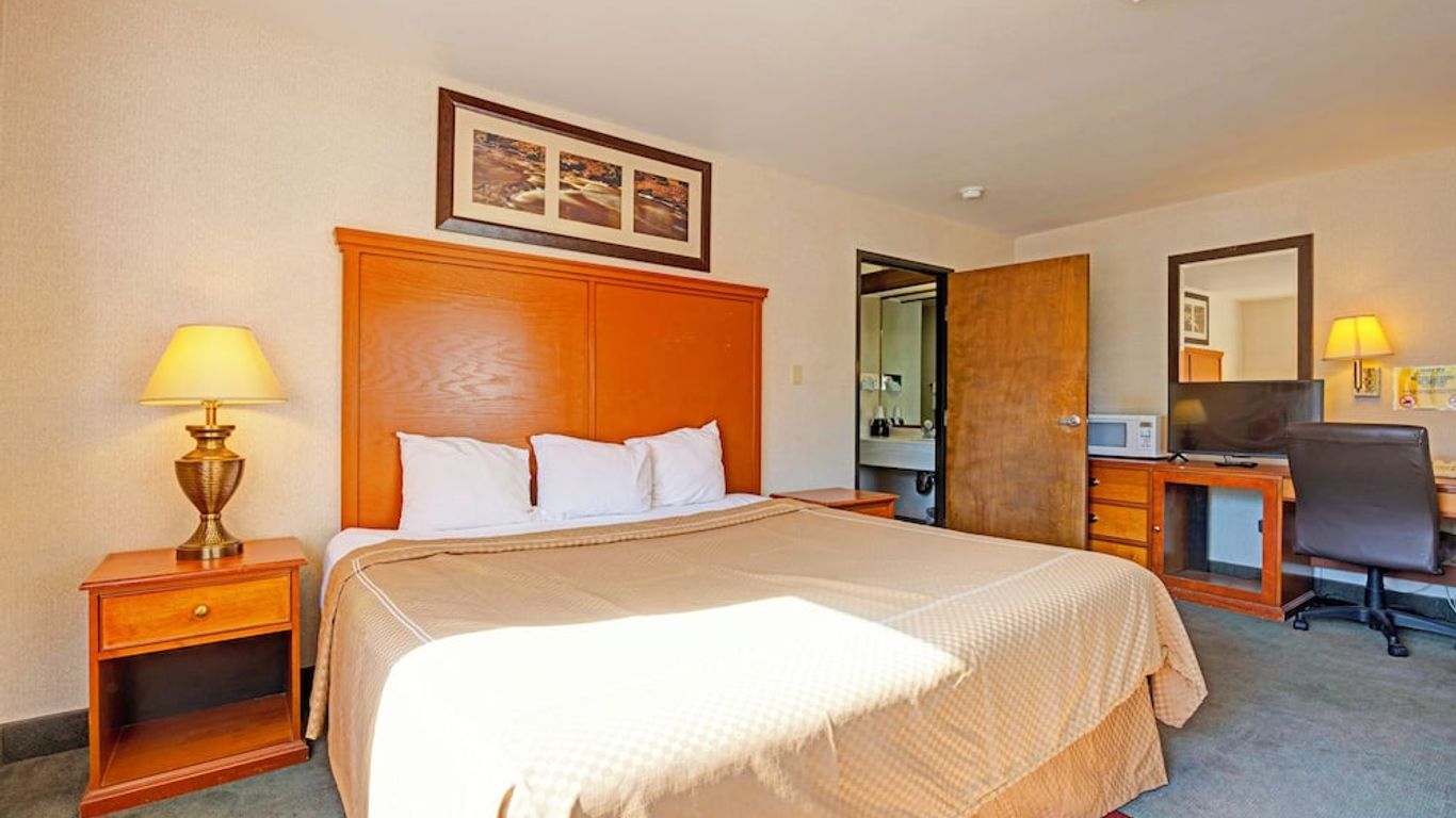 Capital O Stevenson Inn Riverside