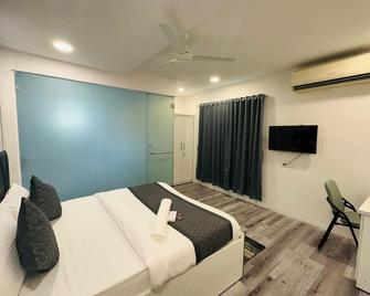 Astha Kandivali Service Apartment - Mumbai - Schlafzimmer