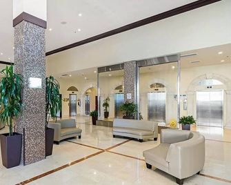 Beachfront studio, Heated Pool, Beach, Sauna, Gym , Resort - Sunny Isles Beach - Lobby