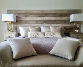 Swan House - Palm Springs - Bedroom