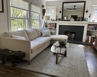 2br 1bath Weho Craftsman Backyard Paradise - Dog Heaven - West Hollywood - Wohnzimmer