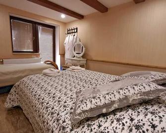 Qilimcha's Guesthouse-Art Museum - Telavi - Bedroom