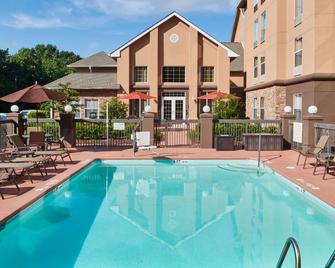 Hampton Inn & Suites Chapel Hill/Durham - Chapel Hill - Zwembad