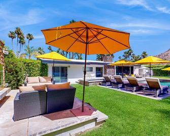 Deluxe Vista Las Palmas home w/private pool & spa - close to downtown - Palm Springs - Patio