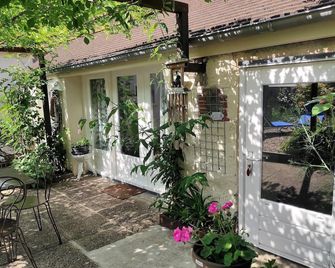 Cozy cottage with garden and Wifi in Drevant - Saint-Amand-Montrond - Patio