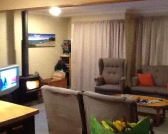 Bonnie Doone - Home away from home - Kaka Point - Living room