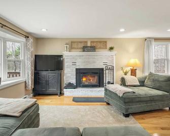 Poconos Getaway w Firepit Lake Access Near Jack Frost Big Boulder Ski - Mt Pocono - Phòng khách