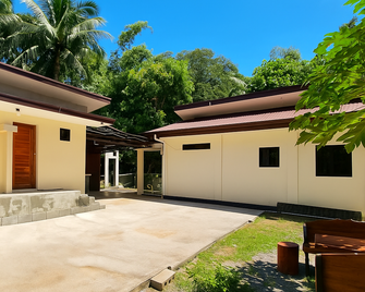 Bahay Domingo Guesthouse - Bagac - Edificio