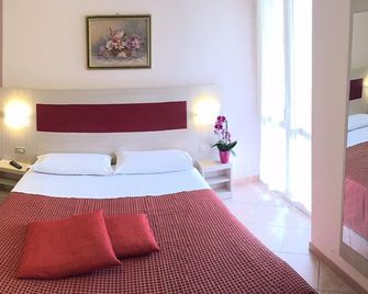 Albergo Riva - Leggiuno - Camera da letto