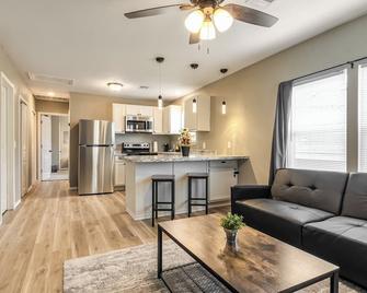 Sleek 1 Bd Remodeled Apt. In the heart of Downtown - Bartlesville - Kitchen