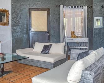 Gorgeous Home In Figari - Figari