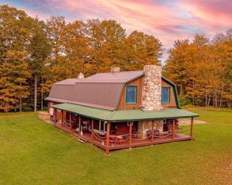 Moonraker 6 - Game Room Remote Stargazing Field 1G Wi-Fi - Coudersport - Edificio