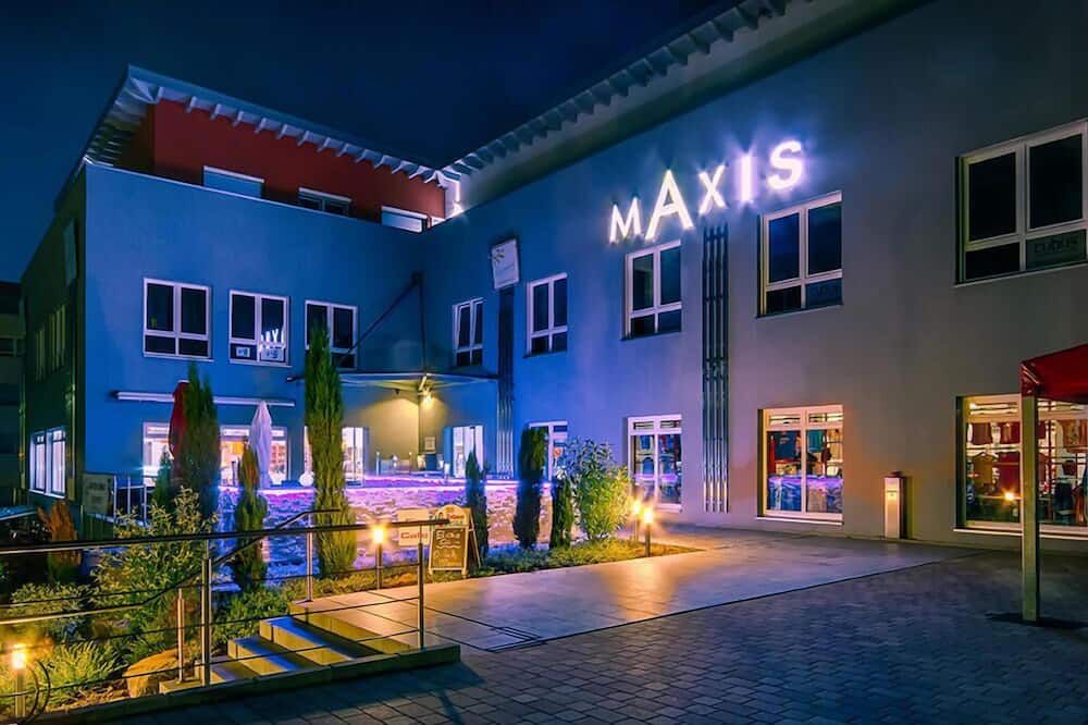 Maxis - Karlsbad - Building