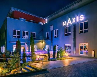 Maxis - Karlsbad - Building