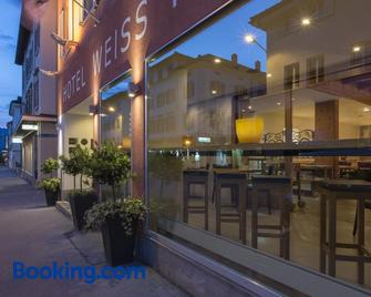Hotel Weiss Kreuz - Sils im Domleschg - Building