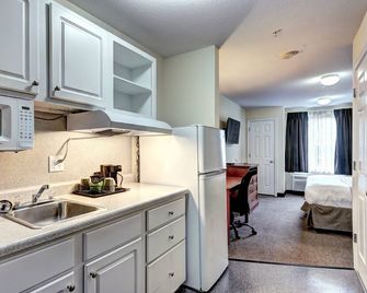 Suburban Studios Westminster Denver North - Westminster - Кухня